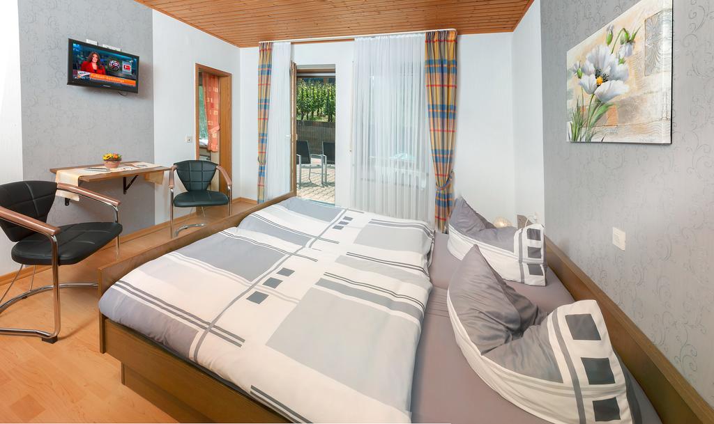 Pension Und Weingut Moselblick Brauneberg Esterno foto